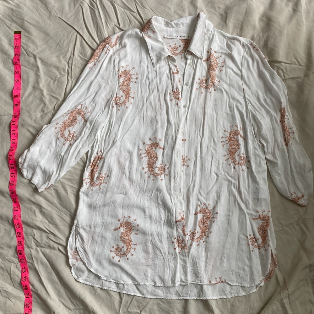 MELISSA NEPTON White Button-Up Blouse with Orange Seahorse Print